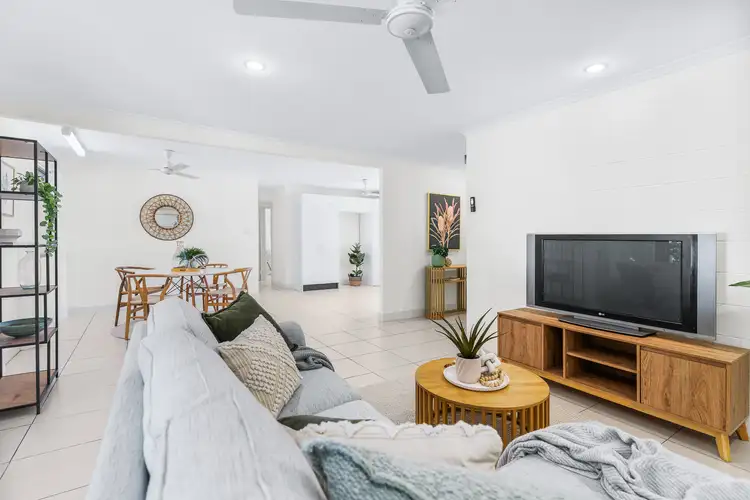 8 Greenfield Close, Mooroobool QLD 4870