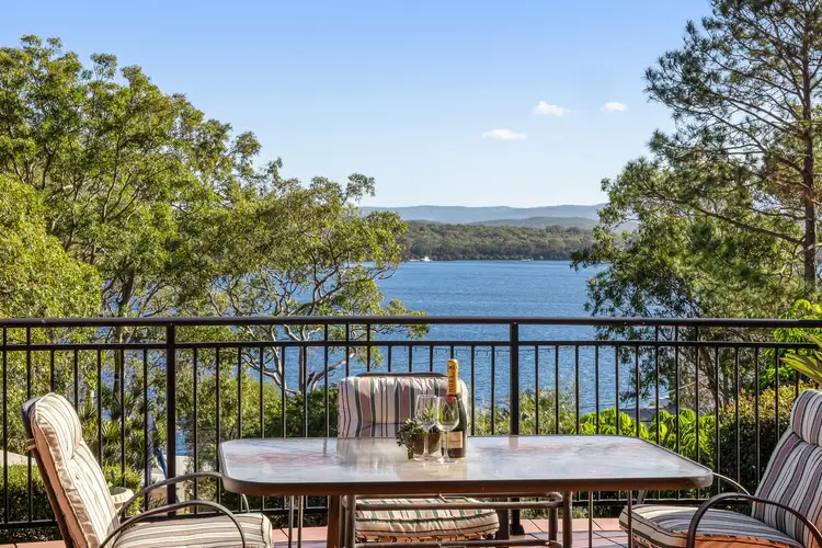 142 Coal Point Road, Coal Point NSW 2283