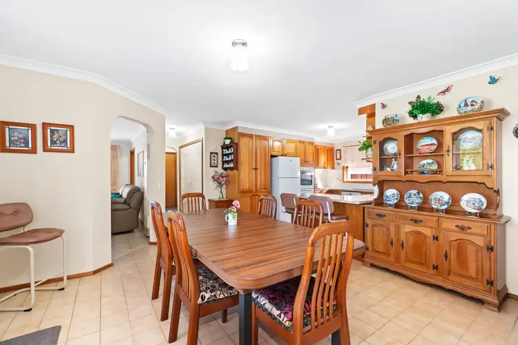 Fourth view of Homely house listing, 2 Trembath Court, Altona Meadows VIC 3028