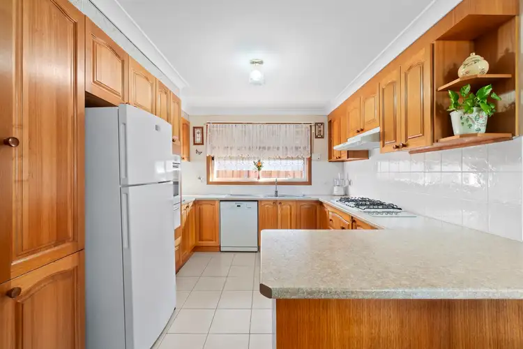 Fifth view of Homely house listing, 2 Trembath Court, Altona Meadows VIC 3028