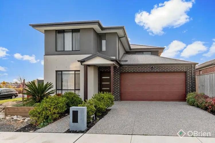 2 Chalan Way, Cranbourne South VIC 3977