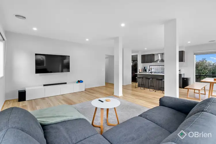 Fifth view of Homely house listing, 2 Chalan Way, Cranbourne South VIC 3977