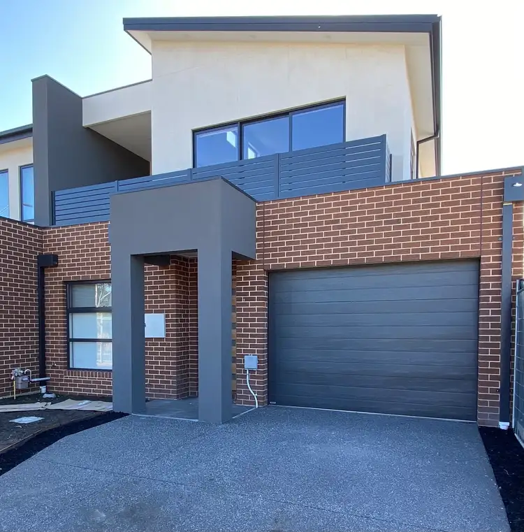 Main view of Homely townhouse listing, 86 Mount View Road, Lalor VIC 3075