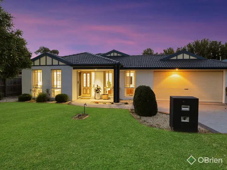 2 Larne Close, Berwick VIC 3806