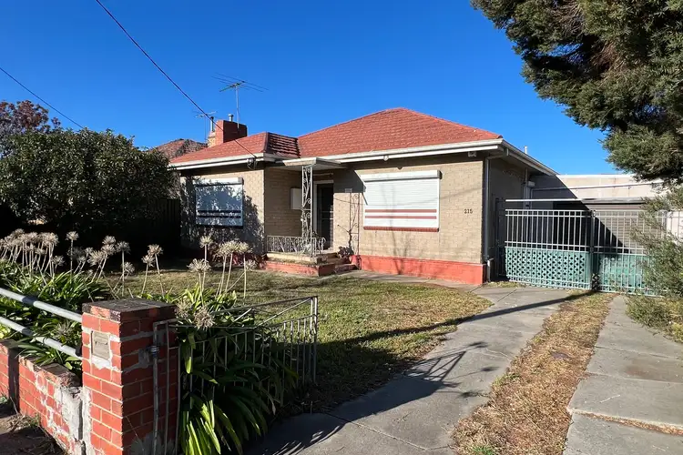 215 Main Road West, St Albans VIC 3021