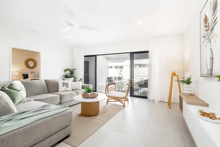 3 Camelia Court, Palm Cove QLD 4879