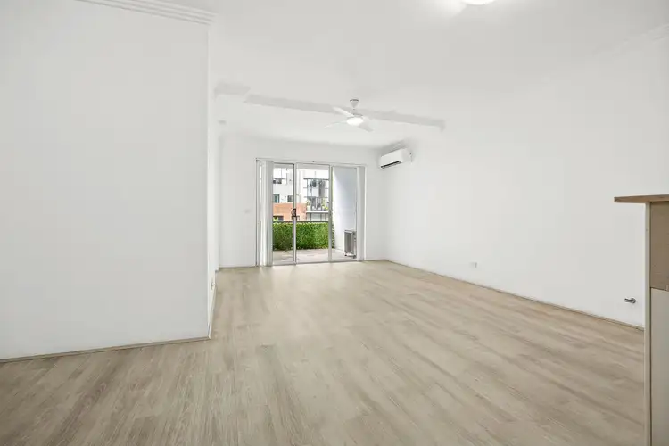 Main view of Homely unit listing, 22/11-13 Oaks Avenue, Dee Why NSW 2099