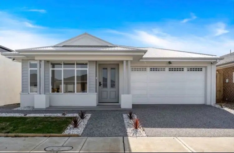 13 Hillside Avenue Avenue, Mickleham VIC 3064