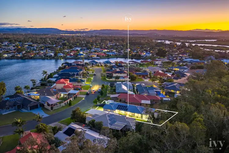 77 Burrendong Road, Coombabah QLD 4216