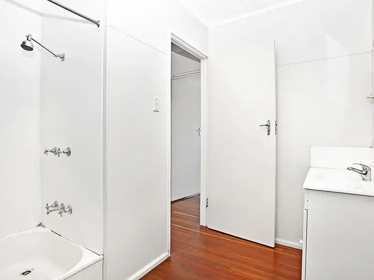 Sixth view of Homely semi-detached listing, 11 Bayswater Terrace, Hyde Park QLD 4812