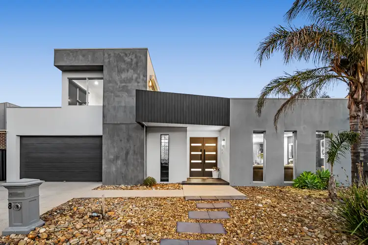 8 Narracan Close