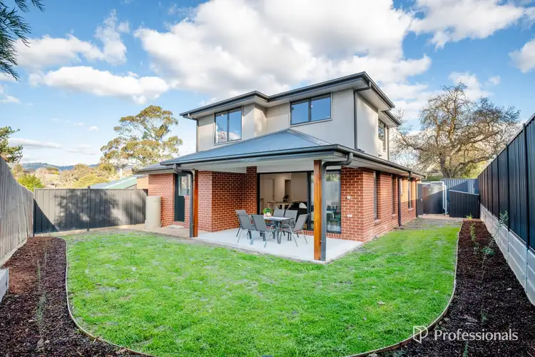 2/2 Croydondale Drive, Mooroolbark VIC 3138