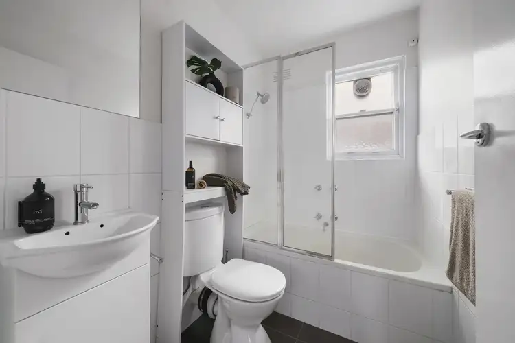 Sixth view of Homely apartment listing, 2/162 Barkers Road, Hawthorn VIC 3122