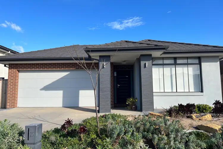 25 Lenigas Crescent, Manor Lakes VIC 3024