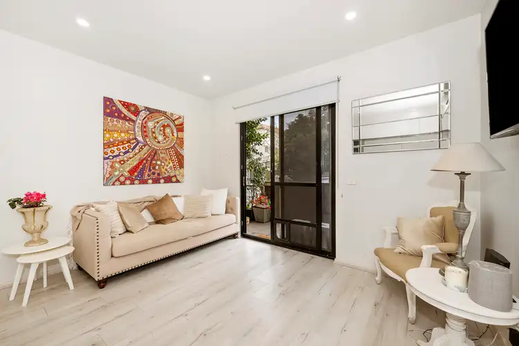 10/220 Barkly Street