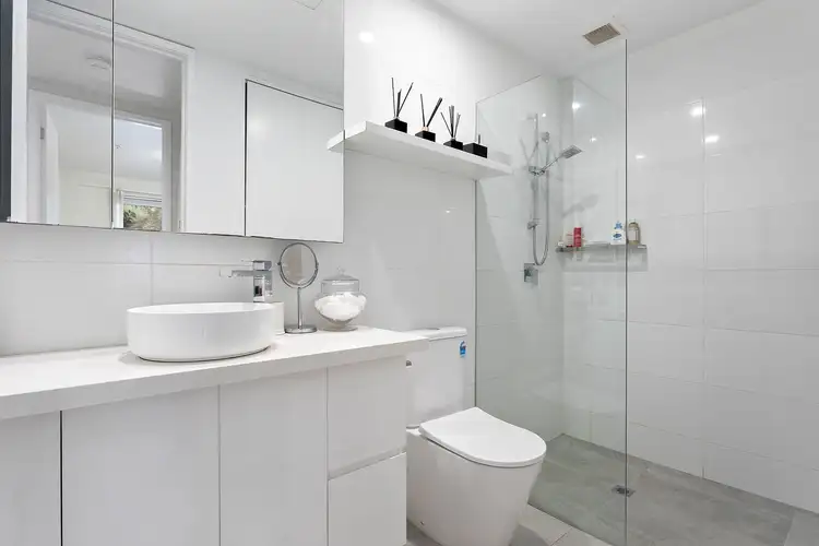 Fifth view of Homely unit listing, 10/220 Barkly Street, St Kilda VIC 3182