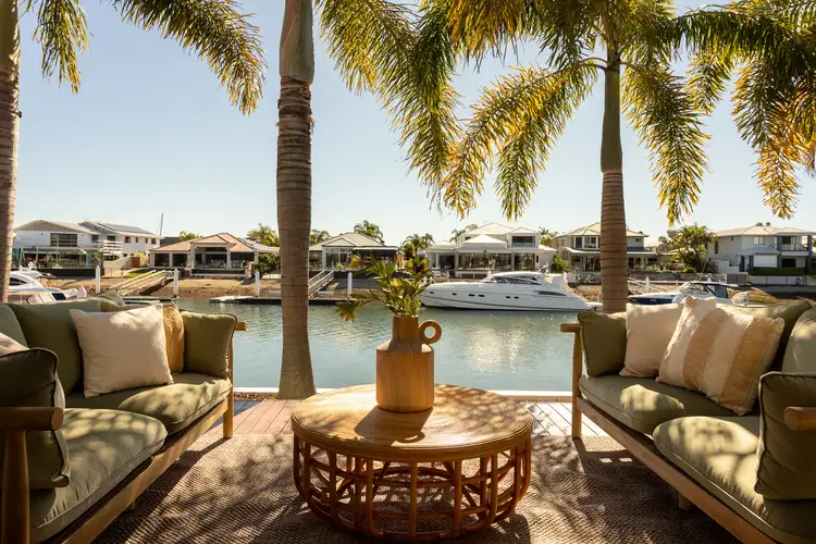 8 Heritage Court, Newport QLD 4020