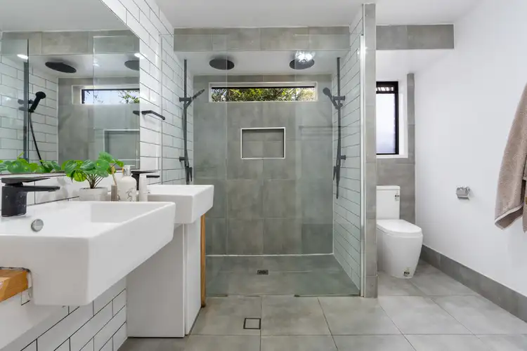 Fifth view of Homely semi-detached listing, 2/9 Elm Court, Labrador QLD 4215