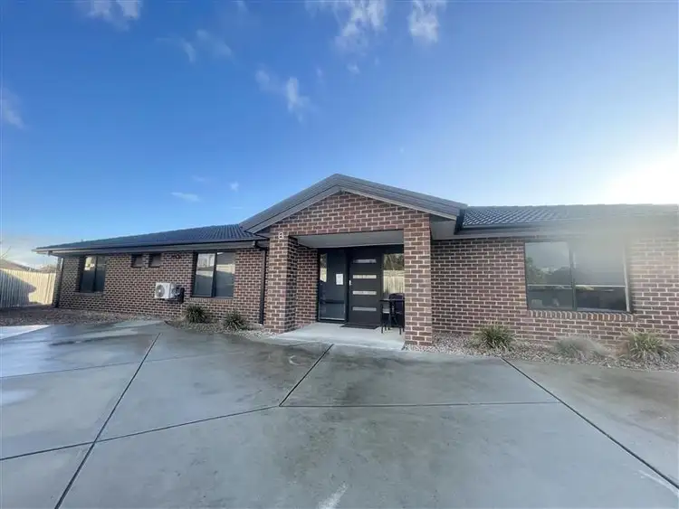 8 Rainsford Drive
