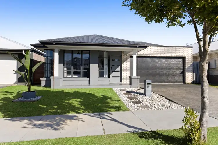 19 Silverleaf Street, Palmview QLD 4553