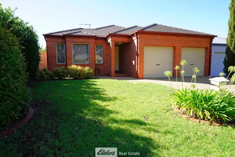 8C Salvanza Crescent