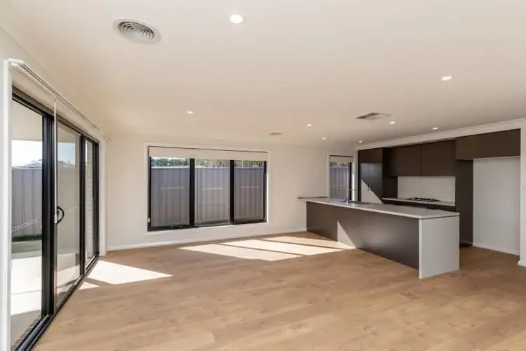 1 Turramia Crescent, Gobbagombalin NSW 2650