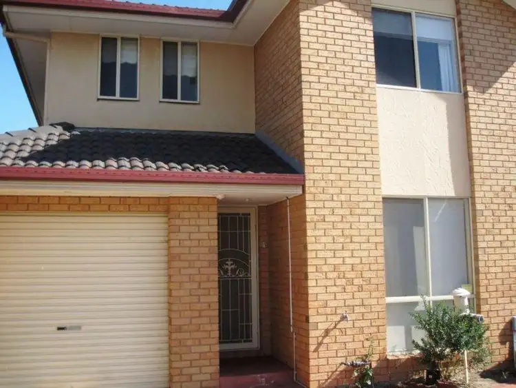 Main view of Homely unit listing, 5 Elinda Place, Reservoir VIC 3073