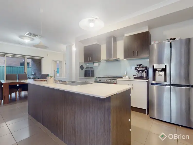 Second view of Homely house listing, 5 Sandpiper Close, Pakenham VIC 3810