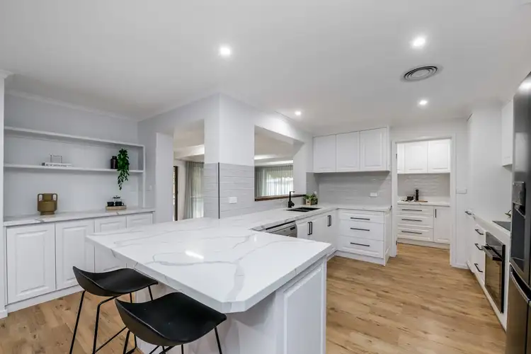 Second view of Homely house listing, 9 Nandina Court, Strathdale VIC 3550
