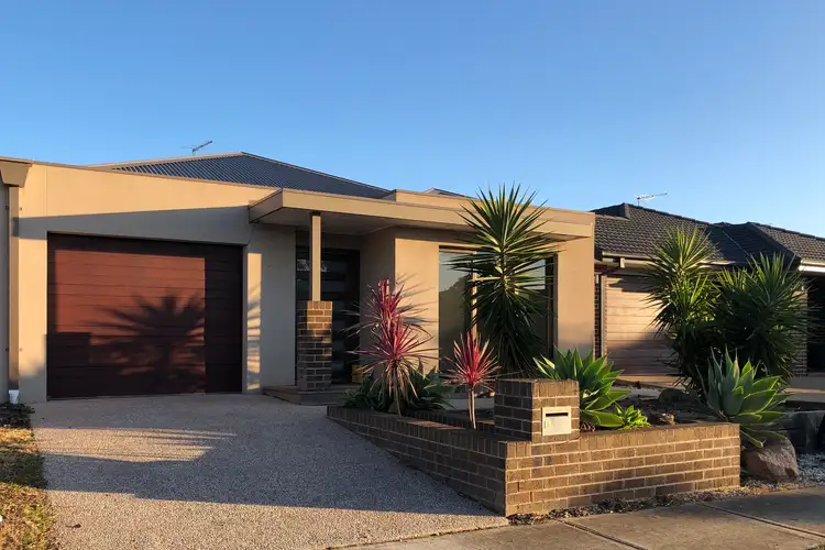 6 Camargue Circuit, Clyde North VIC 3978