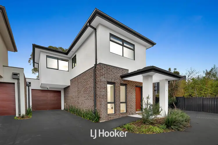 Main view of Homely townhouse listing, 2/5 Fiona Court, Narre Warren VIC 3805