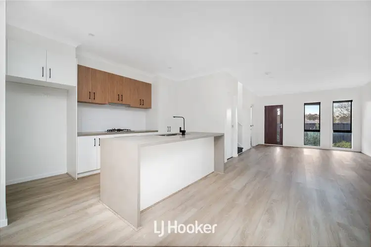 Sixth view of Homely townhouse listing, 2/5 Fiona Court, Narre Warren VIC 3805