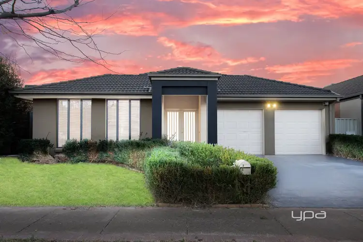 39 Hunts Cross Way, Caroline Springs VIC 3023