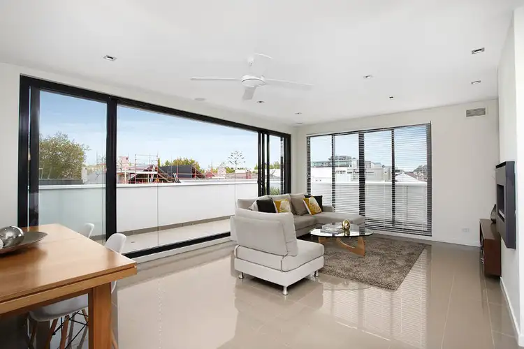 12/10 Docker Street, Elwood VIC 3184
