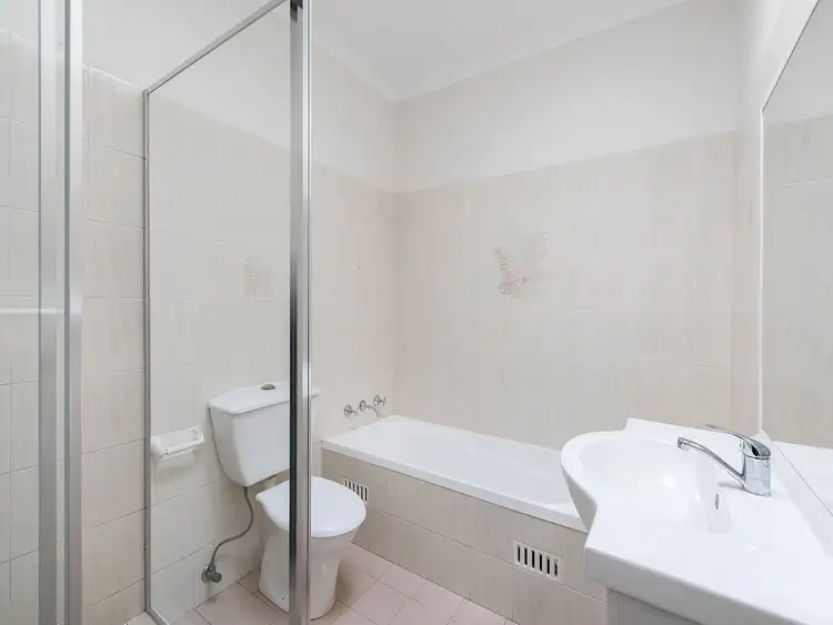 Fifth view of Homely villa listing, 2/17 Central Road, Beverly Hills NSW 2209