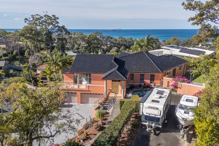 2 Breakers Way, Korora NSW 2450