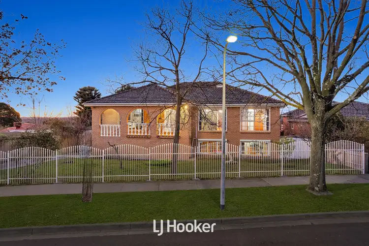 1 Tench Rise, Endeavour Hills VIC 3802