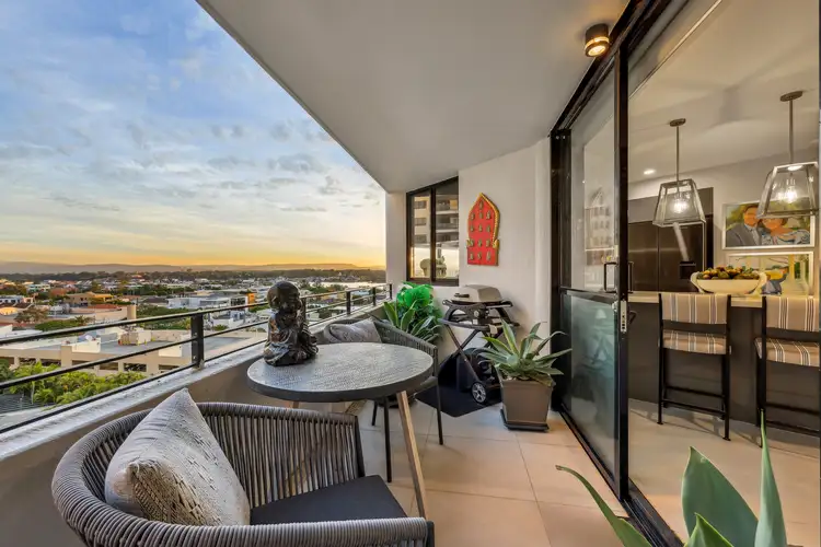 9/19 Peak Avenue, Main Beach QLD 4217