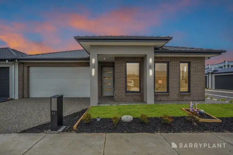 11 Carrera Crescent, Clyde VIC 3978