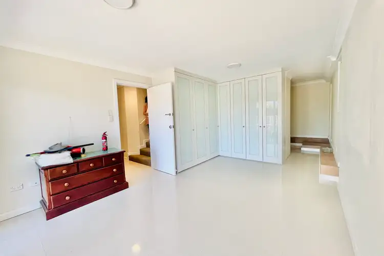 Flat/29 Werona Avenue