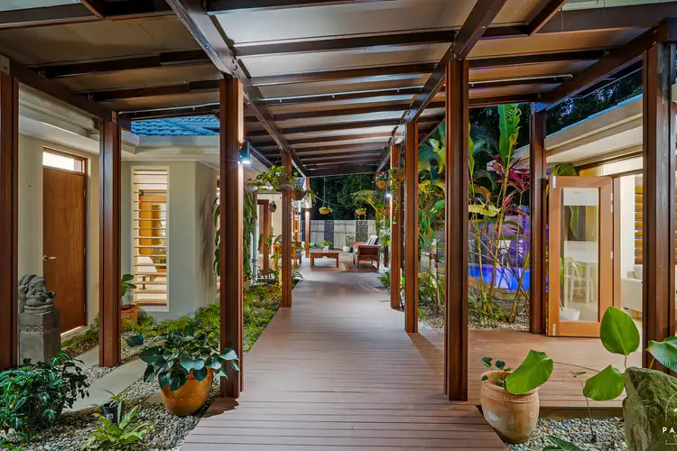 4 Seclusion Drive, Palm Cove QLD 4879