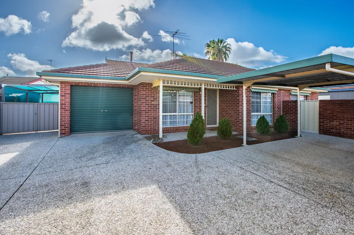 Main view of Homely townhouse listing, 2/26 Jackling Drive, Lavington NSW 2641