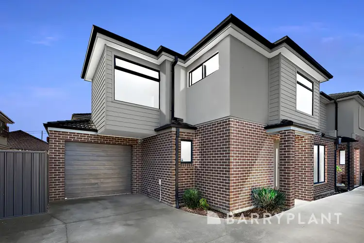 Main view of Homely townhouse listing, 2/76 Walmer Avenue, St Albans VIC 3021