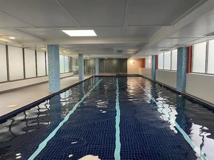 615/19 Grandstand Parade