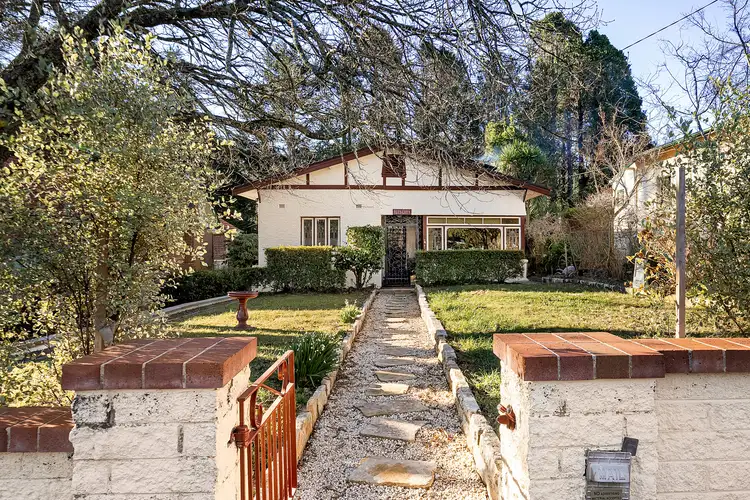 6 Waratah Street, Katoomba NSW 2780