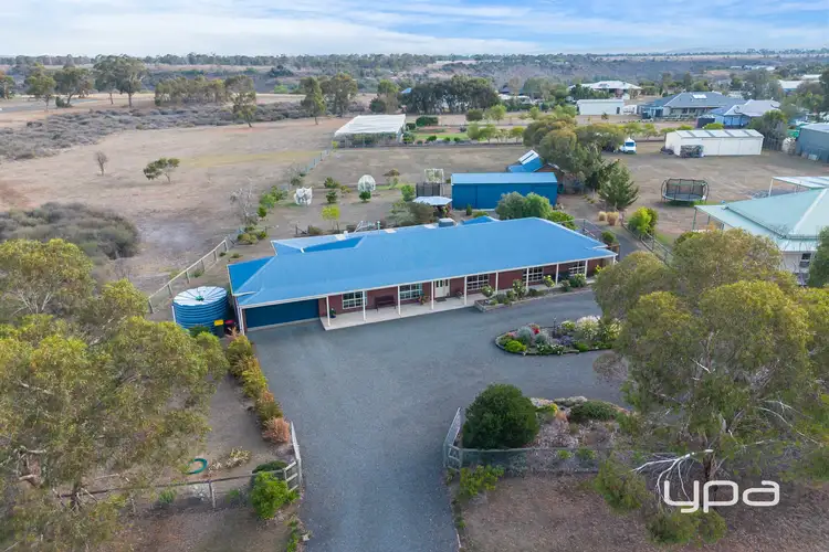 6 Ruxton Way, Hopetoun Park VIC 3340