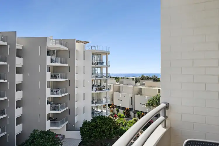 2415/923 David Low Way