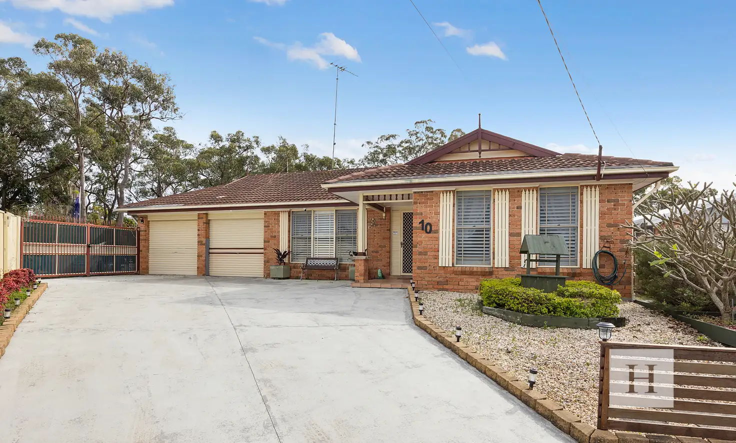 Main view of Homely house listing, 10 Japonica Close, Lake Haven NSW 2263
