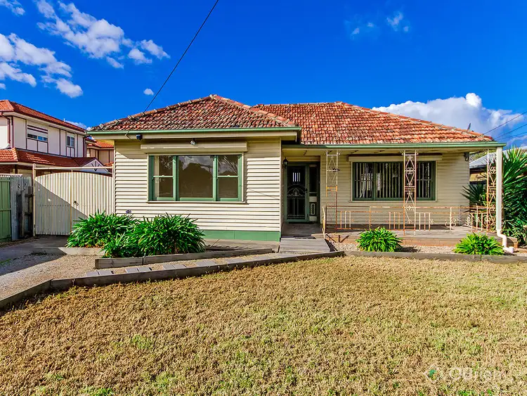 52 East Esplanade, St Albans VIC 3021