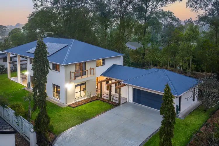 8 Greenford Street, Chapel Hill QLD 4069